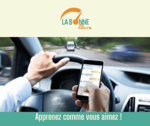 Un conducteur distrait regardant son téléphone, tandis que la route devient floue.
